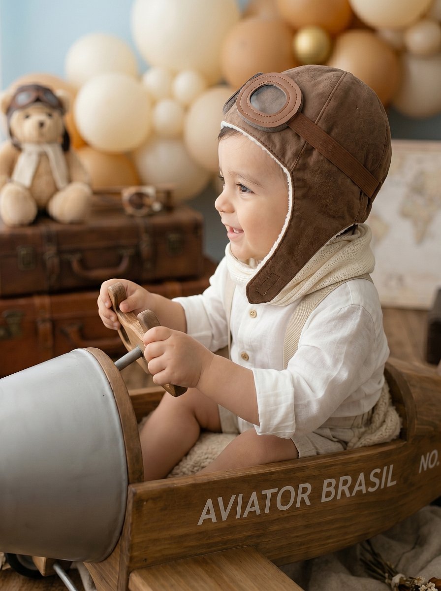 Lucas (1)
